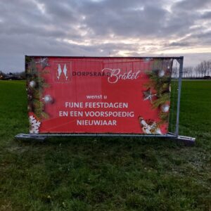 Spandoek met de warme wensen, aan de bewoners van Brakel, voor een gezellige kersttijd en een gezond en gelukkig nieuwjaar van Dorpsraad Brakel. 