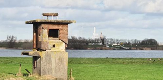 Renovatie van het sluisje aan de Waaldijk in Brakel.