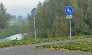 Fietspad en voetpad Benedeneind Brakel